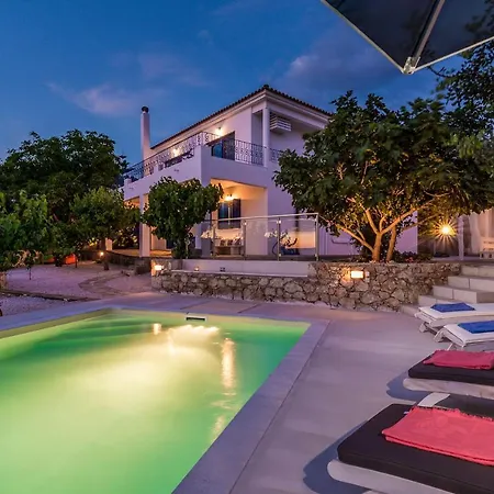Villa Myrina With Sea View By Apokoronas-villas *